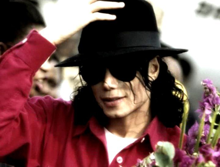 -BEAUTIFUL-MJ-michael-jackson-21681346-720-548.jpg