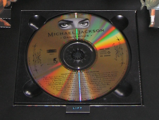 Michael Jackson(Dangerous)24k金CD 展示.jpg