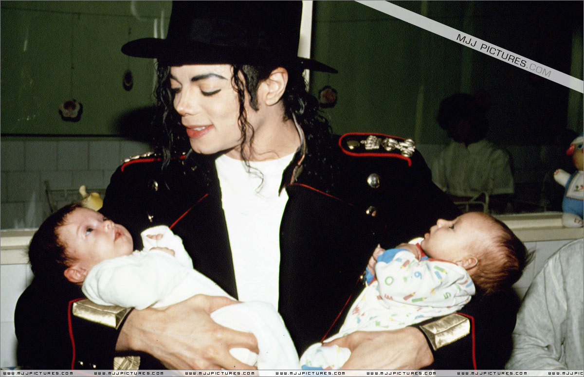Various-Michael-visits-Bucharest-michael-jackson-7524312-1200-775.jpg