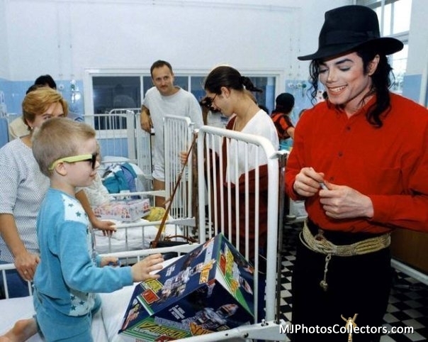 about-BEAUTY-about-MICHAEL-michael-jackson-18708509-604-482.jpg