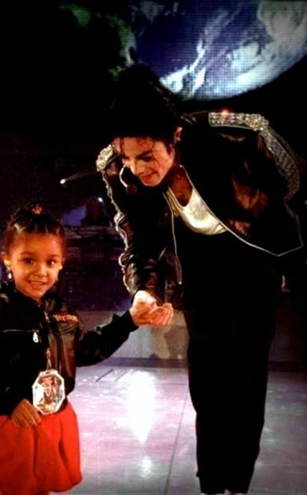 -Heal-The-World-michael-jackson-heal-the-world-21248164-447-720.jpg