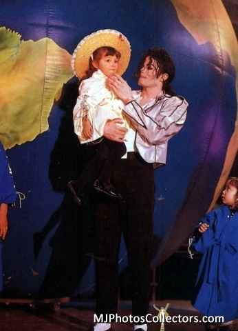 MICHAEL-michael-jackson-concerts-12675679-346-480.jpg