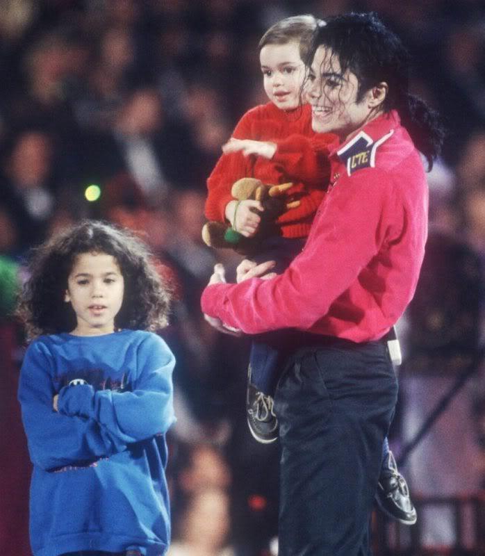 MJ-michael-jackson-18885044-698-800.jpg