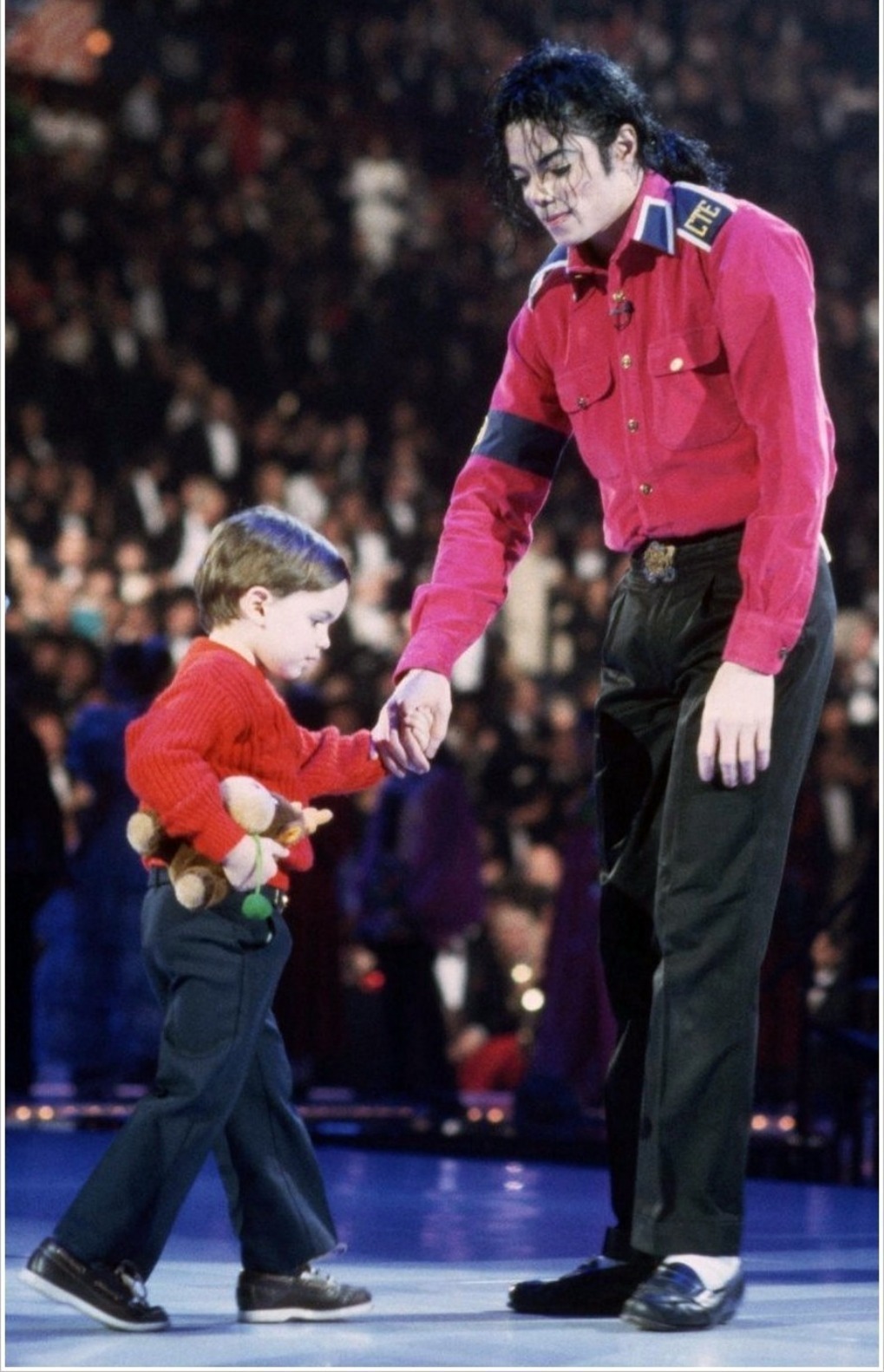 MICHAEL-michael-jackson-18604731-1019-1582.jpg