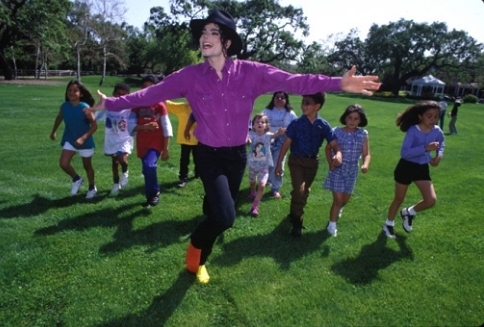 Various-Photoshoots-Harry-Benson-Photoshoots-michael-jackson-7422982-484-327.jpg