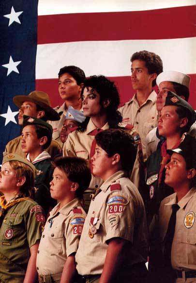 awwww-michael-jackson-15013310-405-583.jpg
