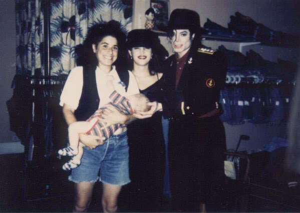 He-s-the-BEST-3-the-best-of-michael-jackson-12974850-599-425.jpg