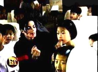 MICHAEL-michael-jackson-13611959-320-237.jpg