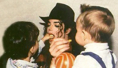 xcvx-michael-jackson-7546402-400-233.jpg
