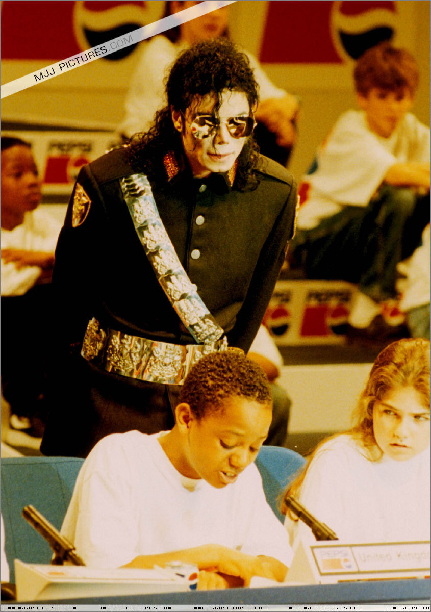 Appearances-Heal-The-World-Foundation-Press-Conference-michael-jackson-7485913-8.jpg