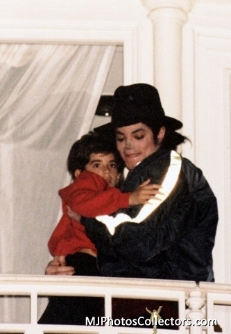Forever-Fantastic-michael-jackson-15663598-333-480.jpg
