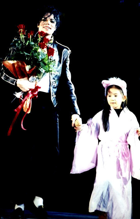 -Heal-The-World-michael-jackson-heal-the-world-21247582-453-709.jpg
