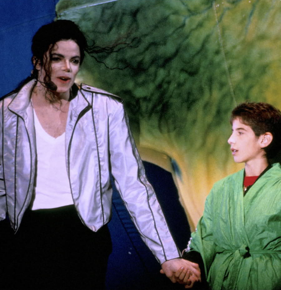 MJ-michael-jackson-18552685-900-930.jpg