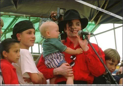 MICHAEL-JACKSON-___-michael-jackson-19986466-500-351.jpg