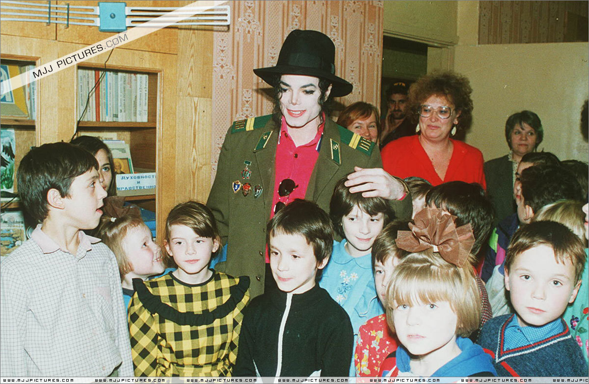 Dangerous-Various-michael-jackson-7506394-1200-784.jpg