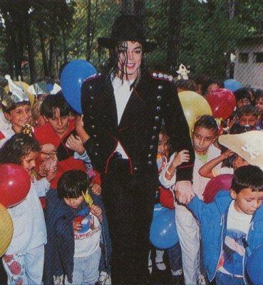 fdger-michael-jackson-8832405-369-400.jpg