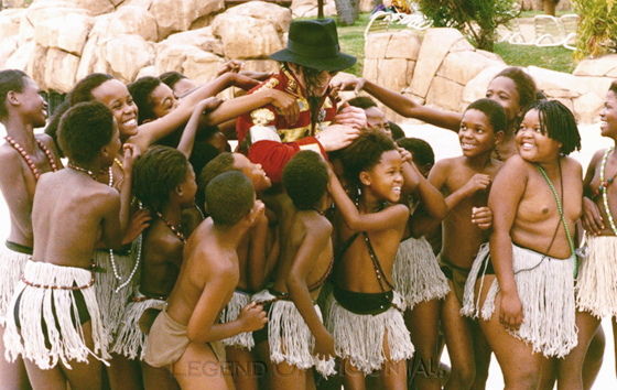 MICHAEL-michael-jackson-13488526-560-354.jpg