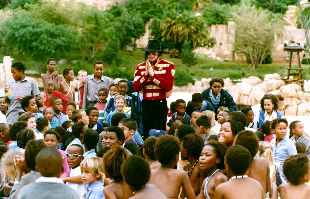 MICHAEL-michael-jackson-13488603-1009-649.jpg