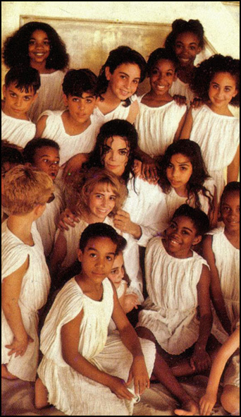 MICHAEL-michael-jackson-18051954-342-591.jpg