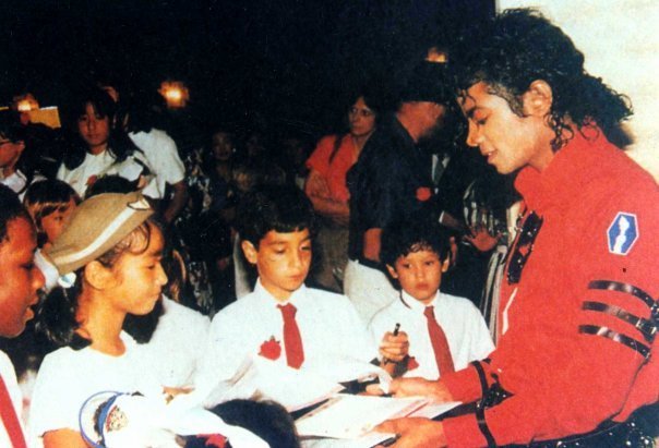 MICHAEL-michael-jackson-19041120-604-411.jpg