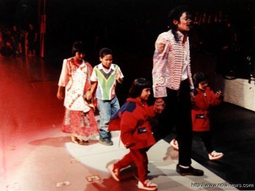 MJ-michael-jackson-18186272-513-385.jpg