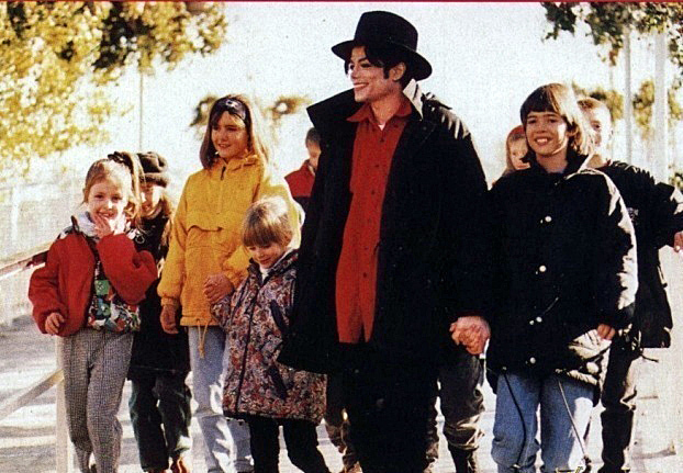 MJ-michael-jackson-18885039-622-431.jpg