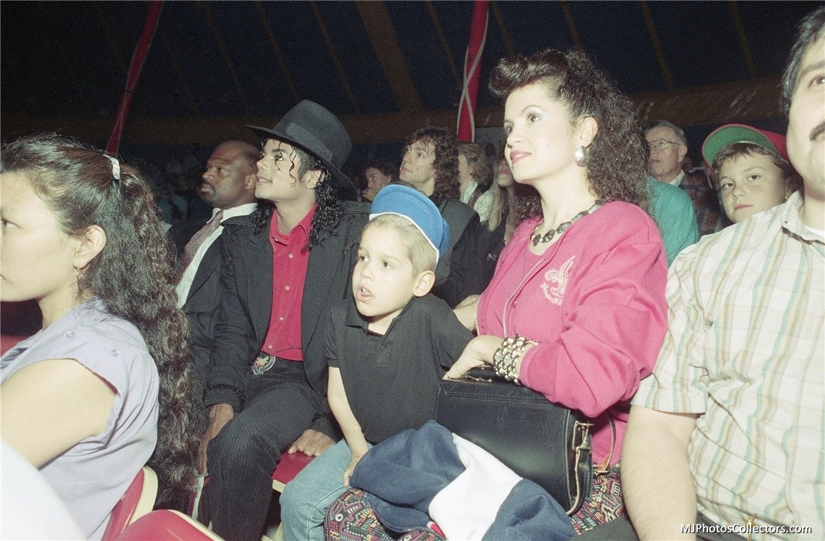 MJ-the-bad-era-16709481-1200-787.jpg