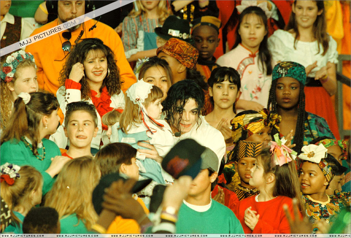 Super-Bowl-XXVII-Halftime-Show-michael-jackson-7340192-1200-815.jpg