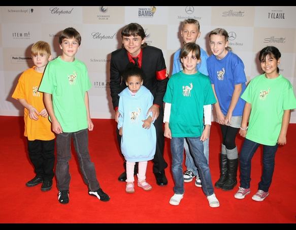 Prince-In-Berlin-without-tags-prince-michael-jackson-25551048-583-453.jpg