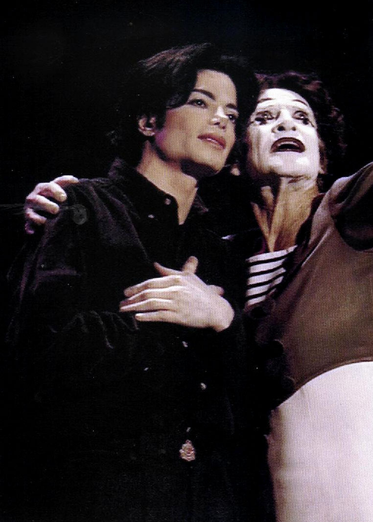 Michael-michael-jackson-10668952-762-1065.jpg