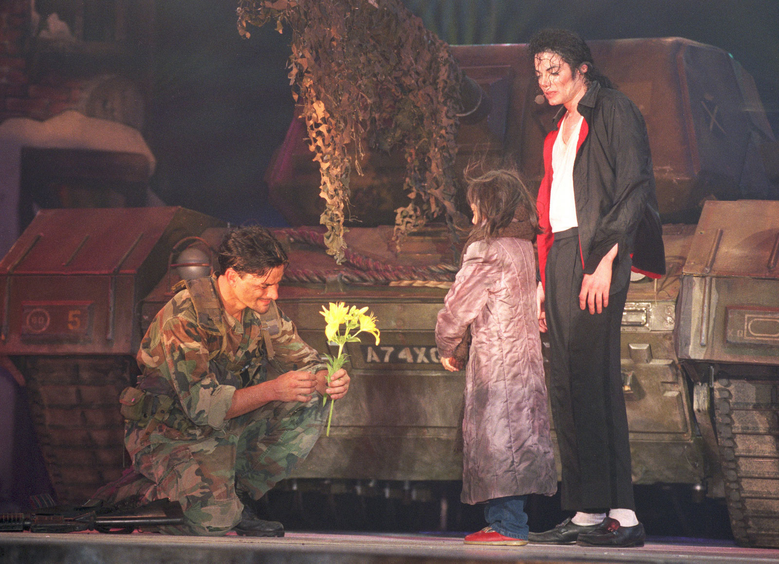 mj-earth-song-earth-song-12992968-1600-1158.jpg