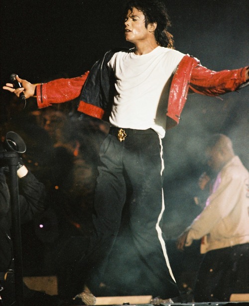 incredible-unbelieveable-irresistable-michael-jackson-25988389-500-615.jpg