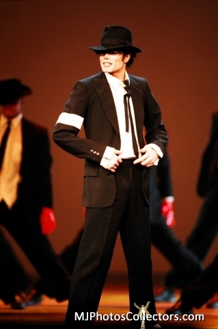 MICHAEL-michael-jackson-12669890-319-480.jpg