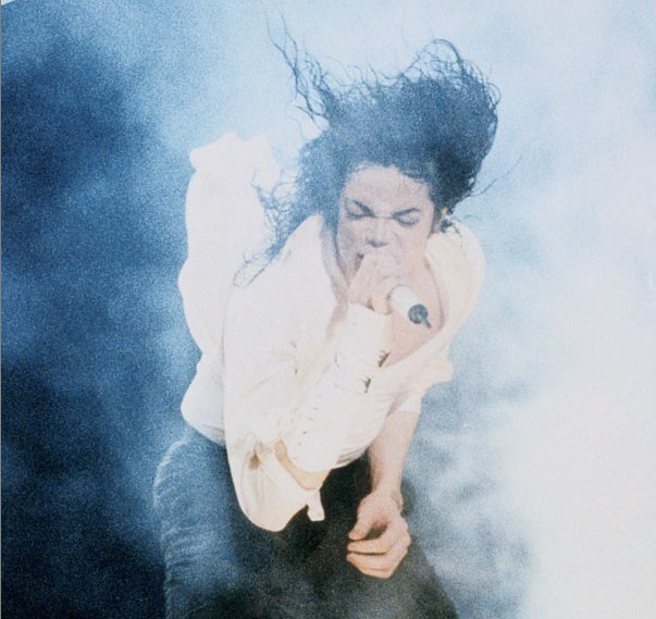 Dangerous-World-Tour-michael-jackson-7047438-603-569.jpg