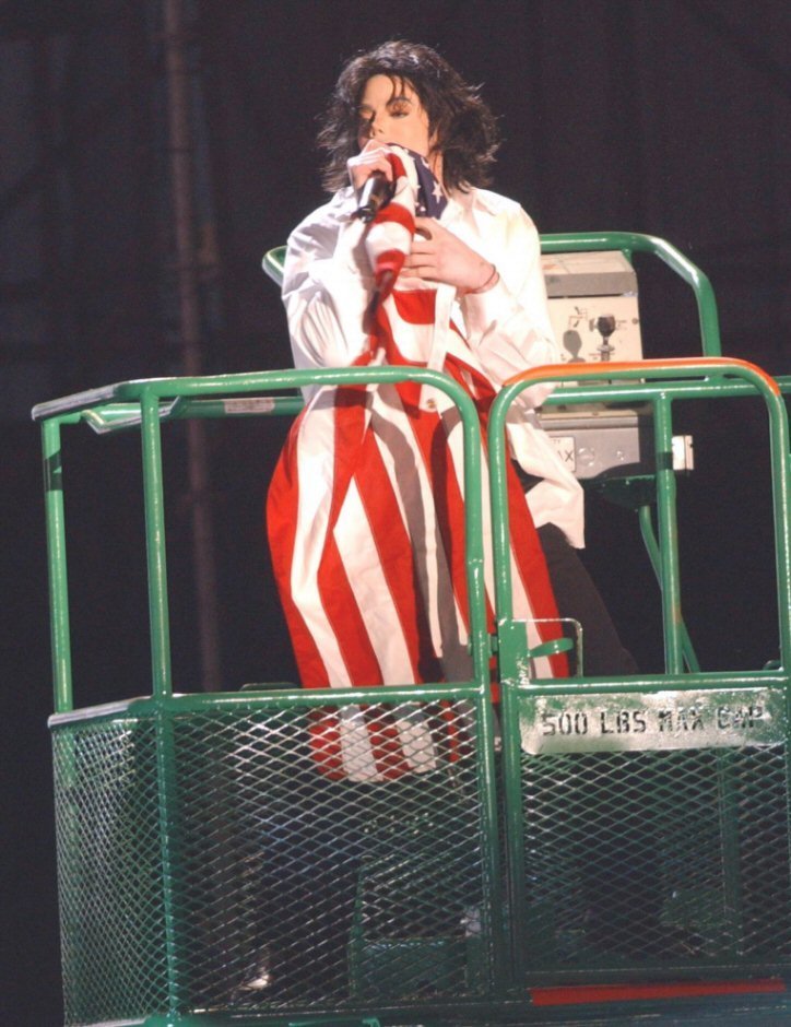 United-We-Stand-Benefit-Concert-2001-invincible-era-22602263-724-940.jpg