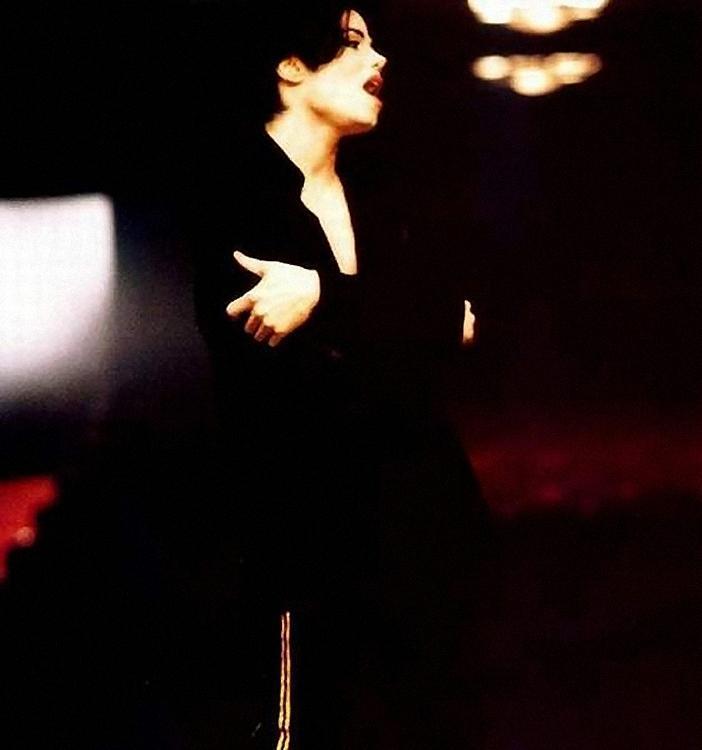You-are-not-alone-michael-jackson-7127298-702-750.jpg