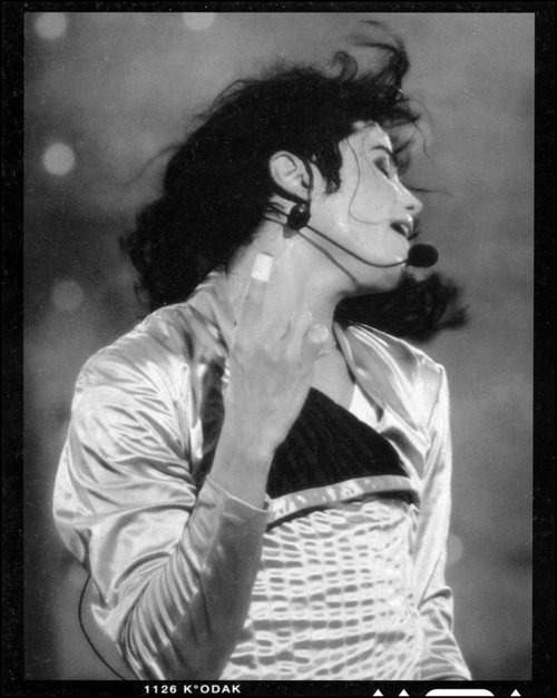 MIKE-michael-jackson-9154491-500-627.jpg
