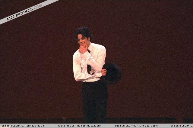 -random-MJ-pics-michael-jackson-9043478-640-426.jpg
