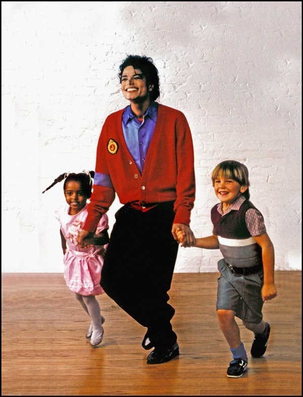 fghfghf-michael-jackson-7253627-600-787.jpg