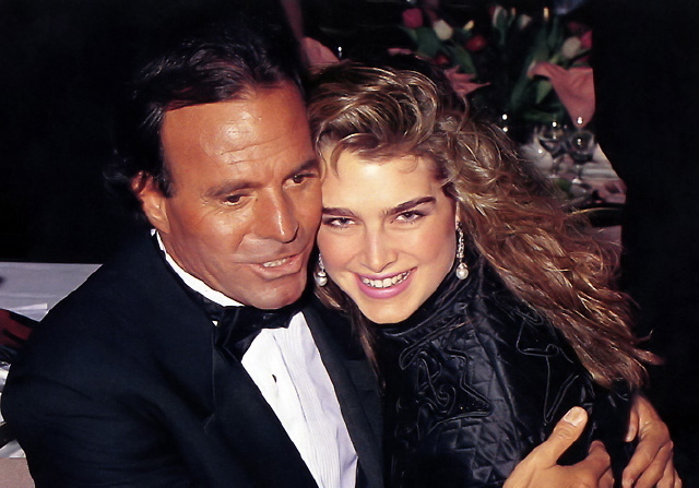 Julio-and-Brooke-Shields-julio-iglesias-13866424-640-447.jpg