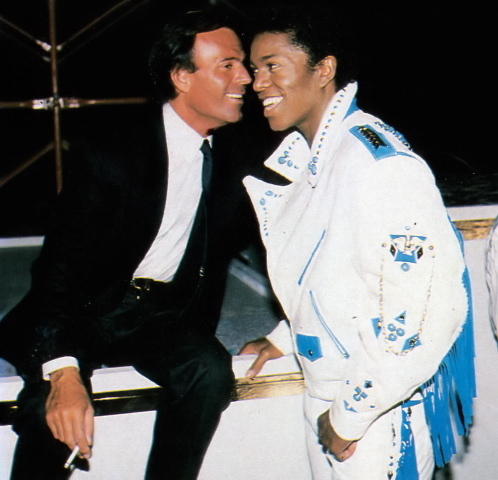 Julio-Jarmaine-Jackson-julio-iglesias-13866568-498-480.jpg