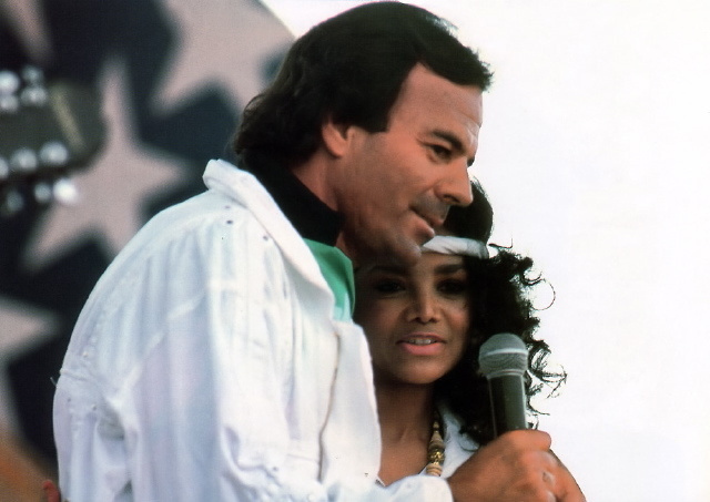 Julio-La-Toya-Jackson-julio-iglesias-13866553-640-453.jpg