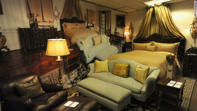 111213112842-michael-jackson-auction-7-horizontal-gallery.jpg