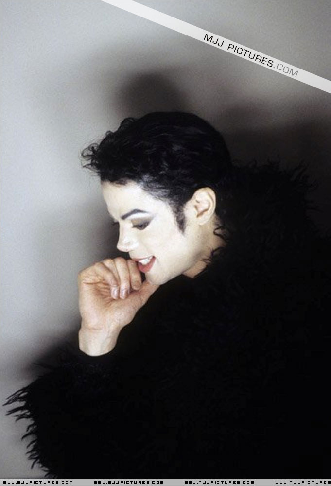STOP-PRESSURING-ME-MAKE-ME-WHANNA-SCREAM-michael-jacksons-scream-27498455-681-1000.jpg