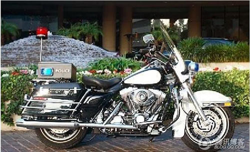 2001年HarleyDavidson哈利警察摩托车.jpg