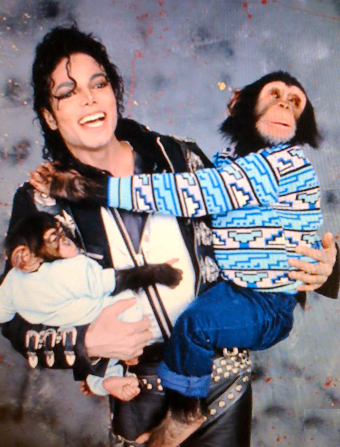 Michael-Jackson-and-Bubbles-14572741482.jpg