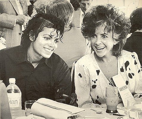 Elizabeth_Taylor_and_Michael_Jackson_at_the_races_in_California_in_1986.jpg