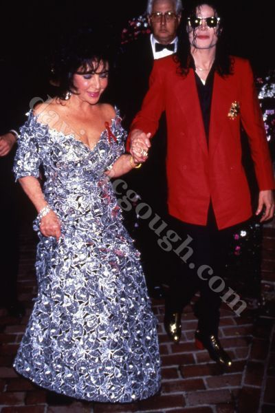 Michael Jackson, Elizabeth Taylor 1992 NY.jpg