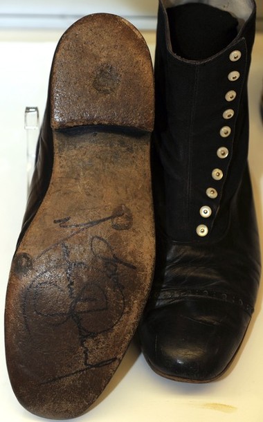 michael-jackson-auction-shoes.jpg