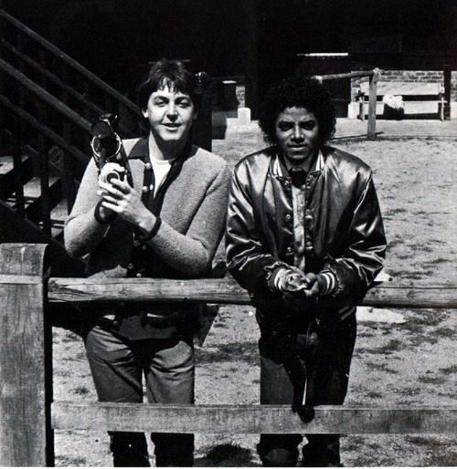 paul_mccartney_and_michael_jackson_photo_by_j_damertume-d4g19a6.jpg